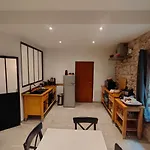 Du Longevent Du Moulin Perouges 3*