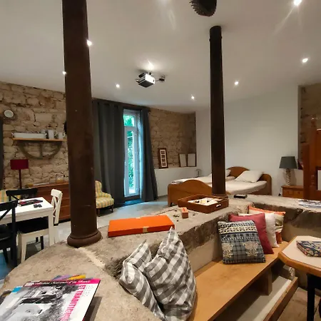 Du Longevent Du Moulin Perouges Guest house