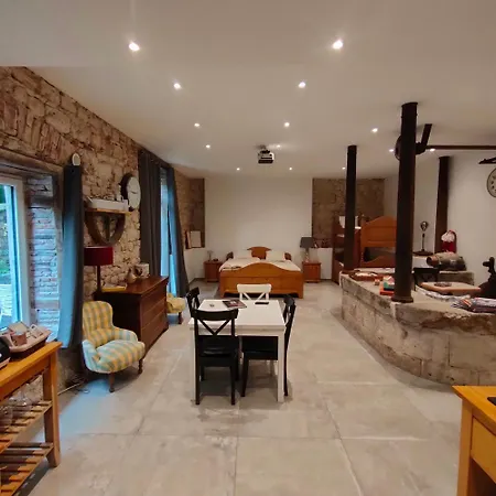 Du Longevent Du Moulin Pérouges Maison d'hôtes 3*