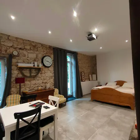 Du Longevent Du Moulin Perouges Guest house Meximieux