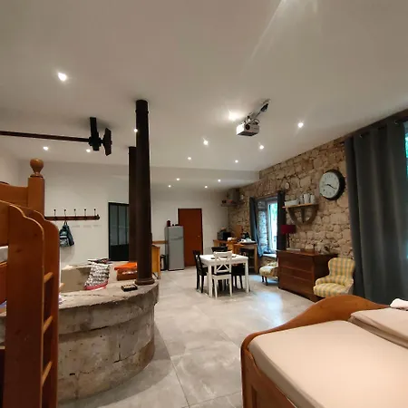 Du Longevent Du Moulin Perouges Guest house *