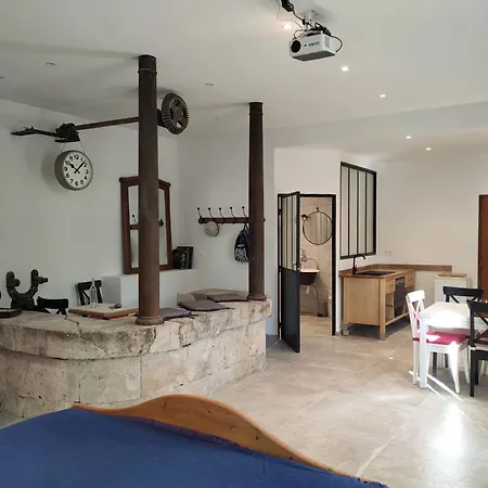 Du Longevent Du Moulin Perouges Guest house Meximieux