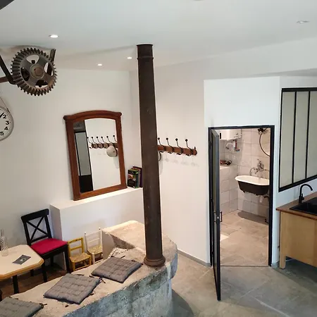 Du Longevent Du Moulin Pérouges 3*