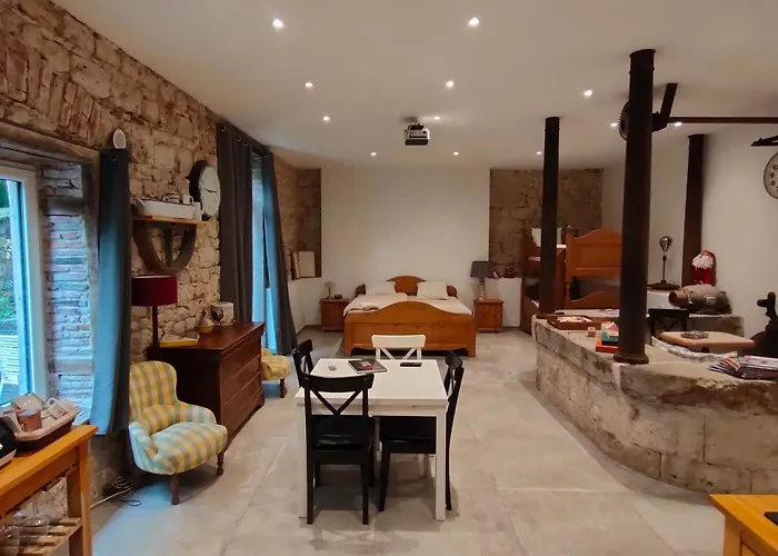 Du Longevent Du Moulin Perouges Πανσιόν 3*