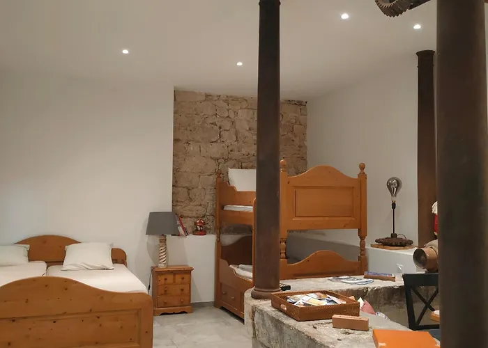 Πανσιόν Du Longevent Du Moulin Perouges 3*