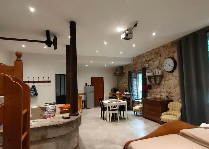 Du Longevent Du Moulin Perouges Πανσιόν 3*
