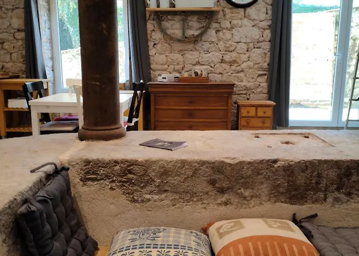Πανσιόν Du Longevent Du Moulin Perouges