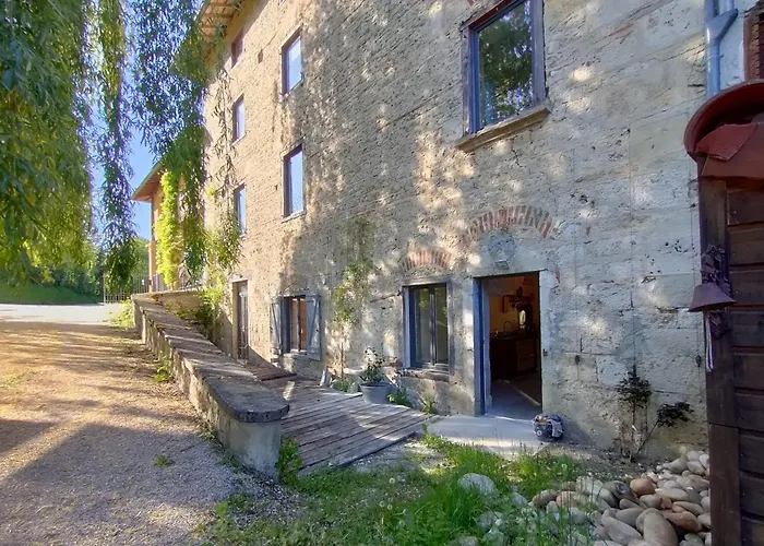 Du Longevent Du Moulin Perouges 3*
