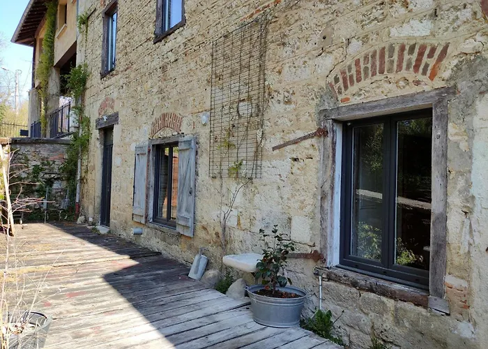 Du Longevent Du Moulin Perouges 3* Meximieux